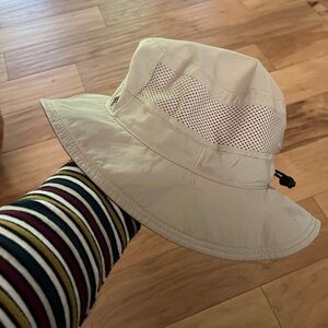 Columbia Hat Unisex Youth 0/S Fishing Hiking Vented Mesh Khaki Outdoor, NWOT